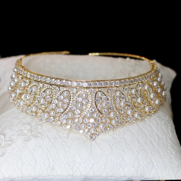 Swarovski crystals and peal crown tiara - Picture 5 of 6